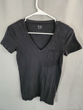 Hi-Line Black Graphic Tee - Size XSmall